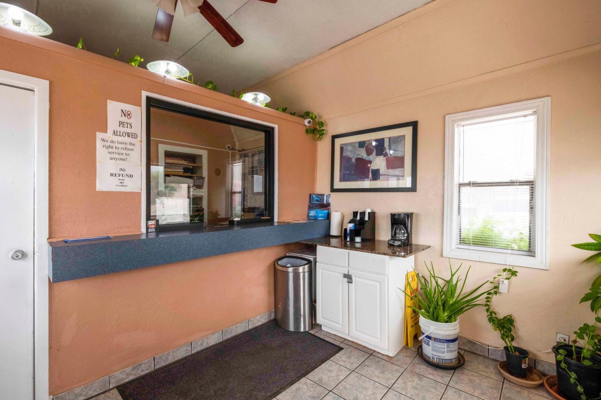 Oyo Tx, East Business 20 2* Odessa