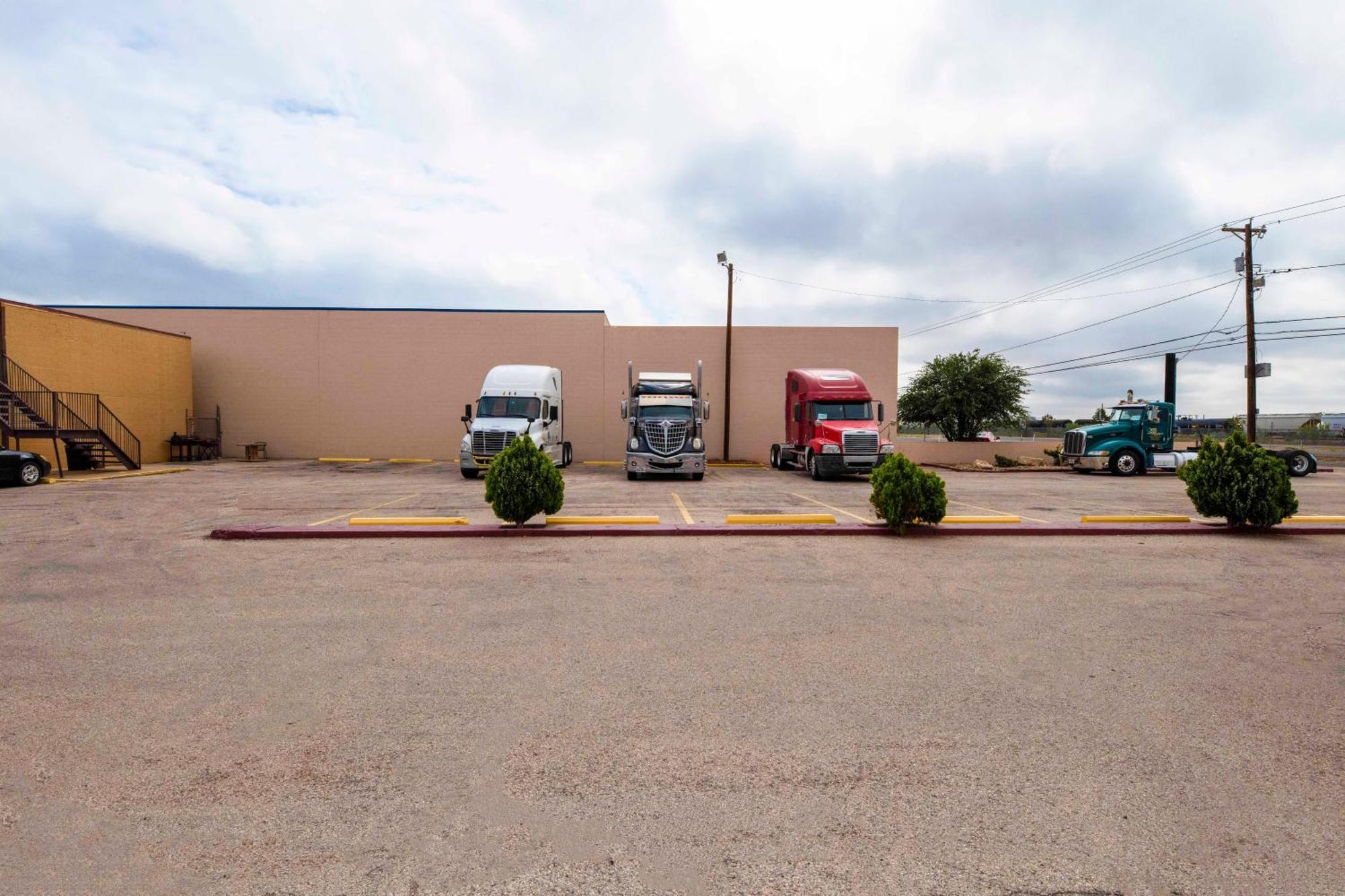 Oyo Tx, East Business 20 Odessa